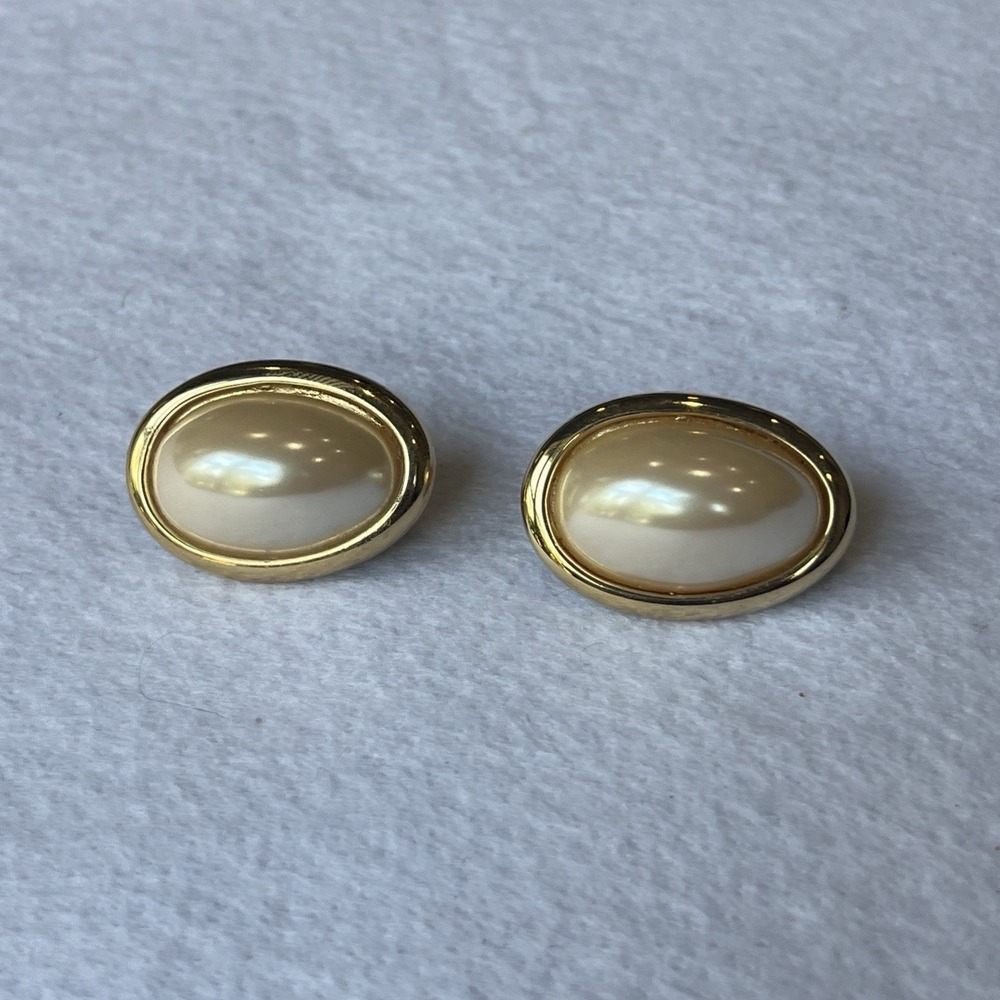 Vintage Richelieu Faux Pearl Button Gold Tone Pierced Earrings Oval Grannycore